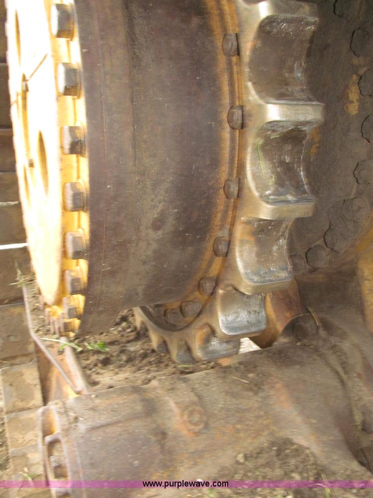 image for item F7121 1995 Caterpillar D6H LGP Series II dozer