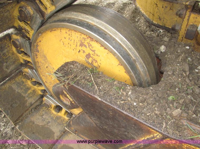 image for item F7121 1995 Caterpillar D6H LGP Series II dozer