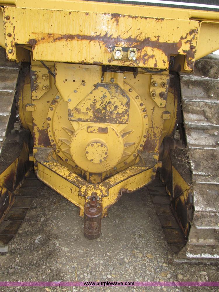 image for item F7121 1995 Caterpillar D6H LGP Series II dozer