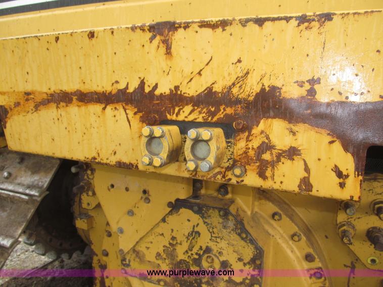 image for item F7121 1995 Caterpillar D6H LGP Series II dozer