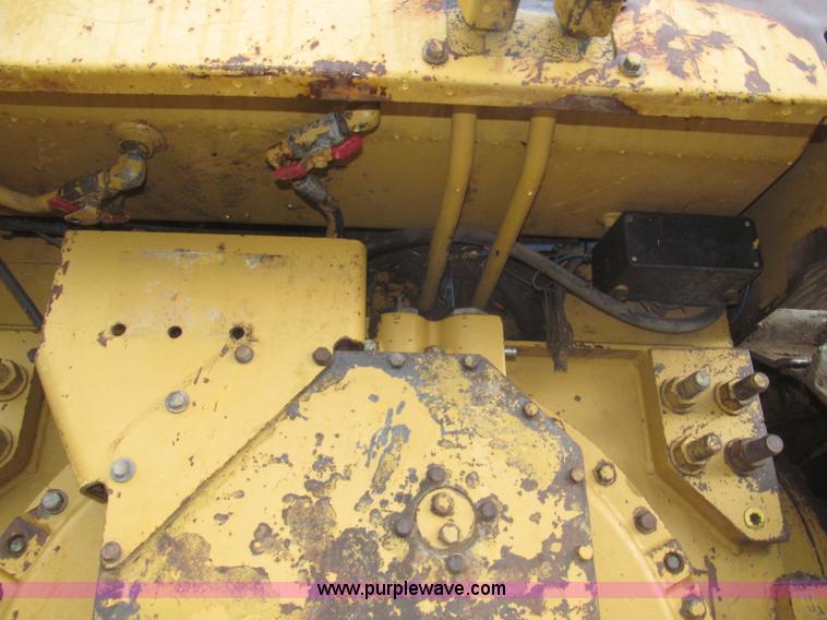 image for item F7121 1995 Caterpillar D6H LGP Series II dozer
