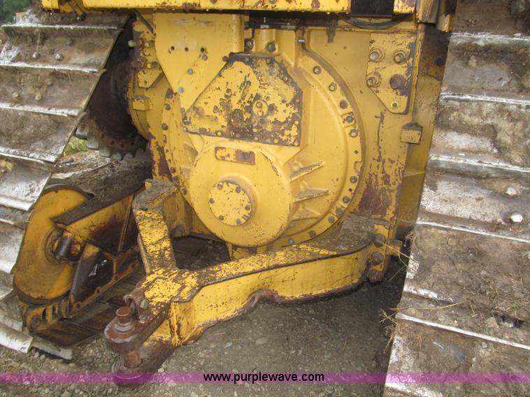 image for item F7121 1995 Caterpillar D6H LGP Series II dozer