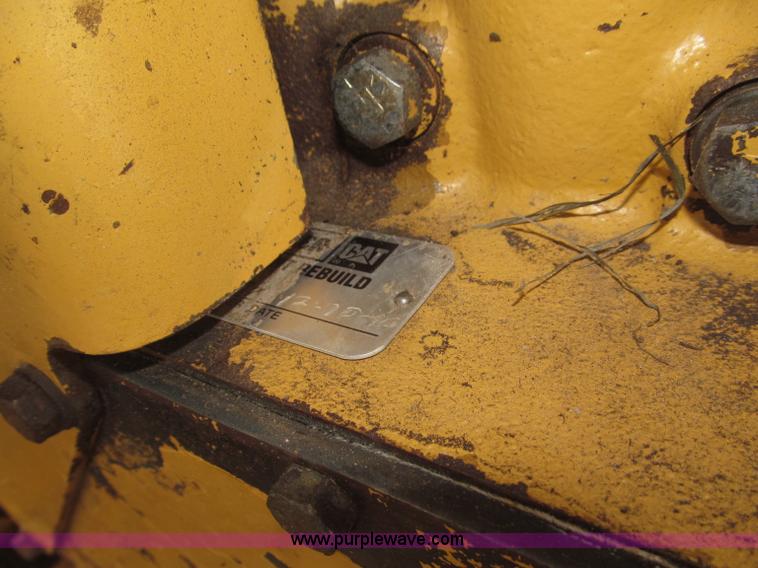 image for item F7121 1995 Caterpillar D6H LGP Series II dozer