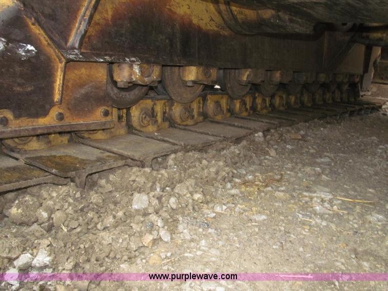 image for item F7121 1995 Caterpillar D6H LGP Series II dozer