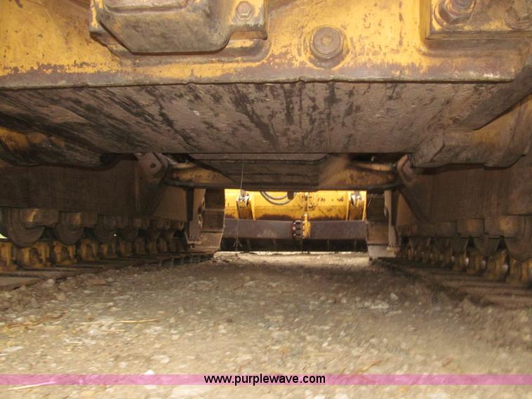 image for item F7121 1995 Caterpillar D6H LGP Series II dozer
