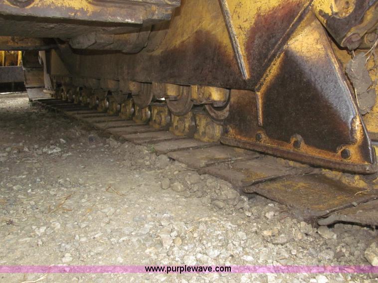 image for item F7121 1995 Caterpillar D6H LGP Series II dozer