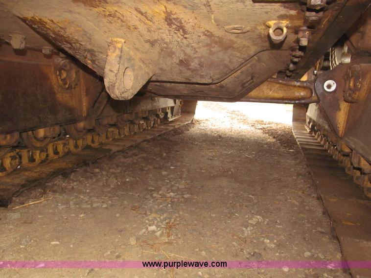 image for item F7121 1995 Caterpillar D6H LGP Series II dozer
