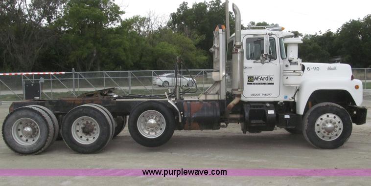 image for item F7122 1985 Mack RD688S Econodyne triple axle semi truck