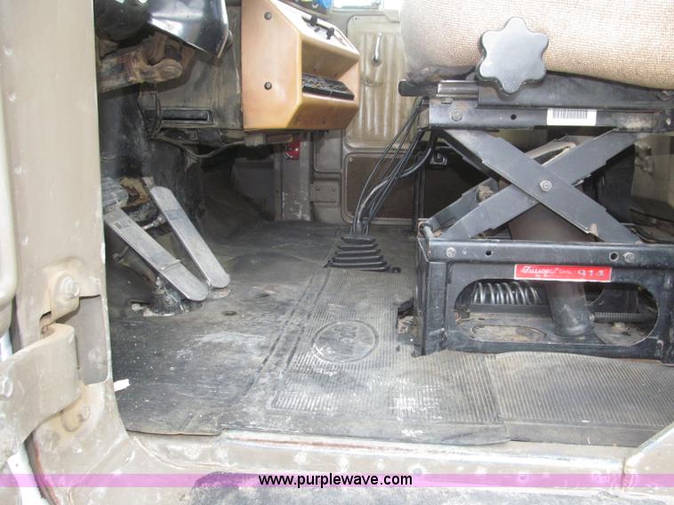 image for item F7122 1985 Mack RD688S Econodyne triple axle semi truck