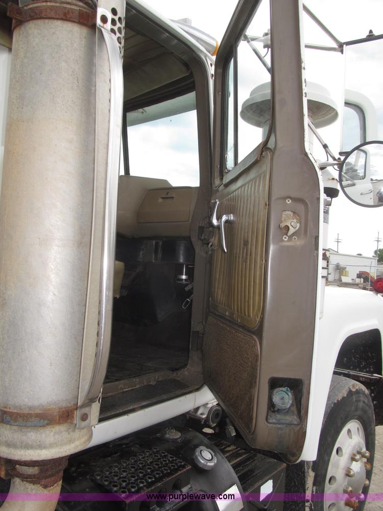 image for item F7122 1985 Mack RD688S Econodyne triple axle semi truck