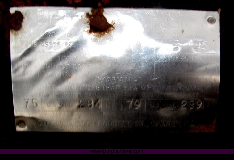 image for item F7122 1985 Mack RD688S Econodyne triple axle semi truck