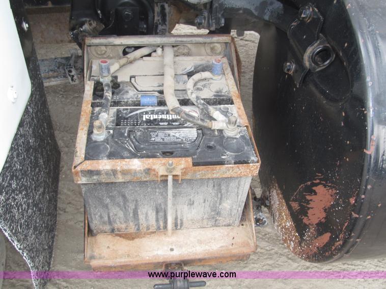 image for item F7122 1985 Mack RD688S Econodyne triple axle semi truck