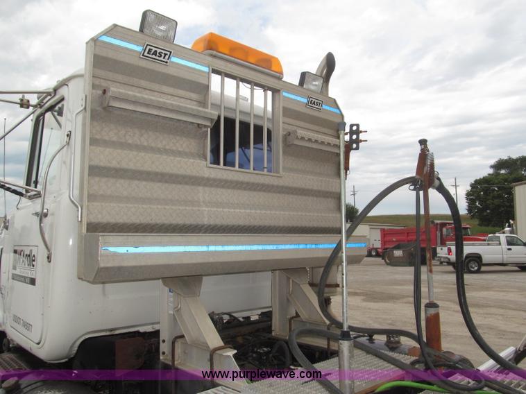 image for item F7122 1985 Mack RD688S Econodyne triple axle semi truck