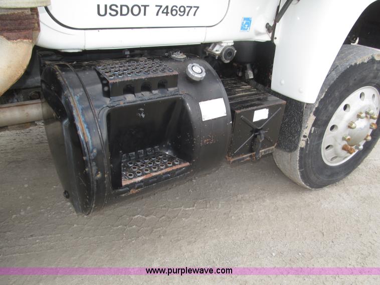 image for item F7122 1985 Mack RD688S Econodyne triple axle semi truck