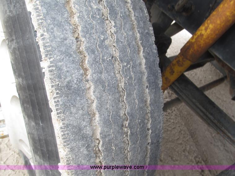 image for item F7122 1985 Mack RD688S Econodyne triple axle semi truck