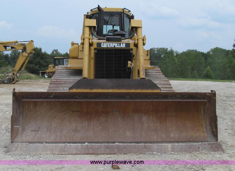 image for item G2084 2004 Caterpillar D6R DS LGP Series II dozer