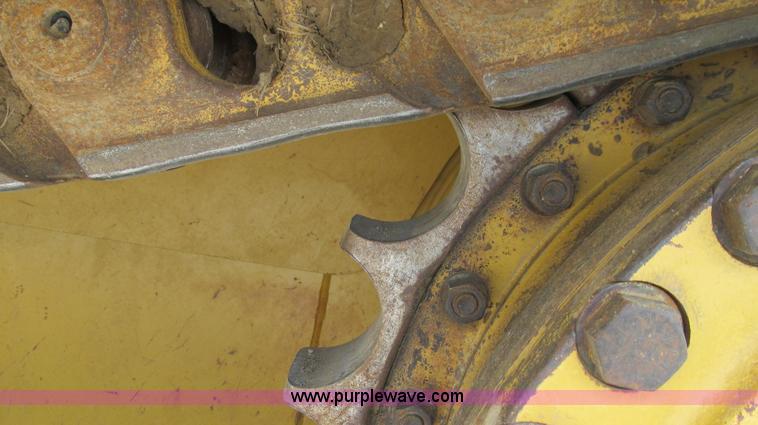 image for item G2084 2004 Caterpillar D6R DS LGP Series II dozer