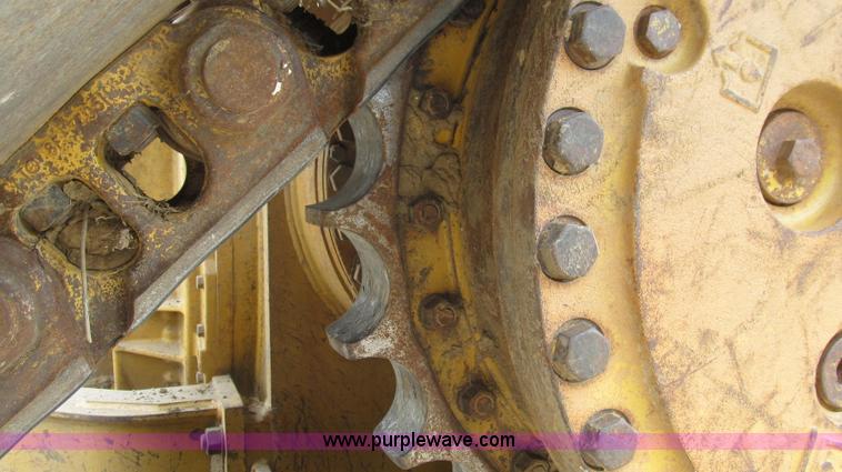 image for item G2084 2004 Caterpillar D6R DS LGP Series II dozer