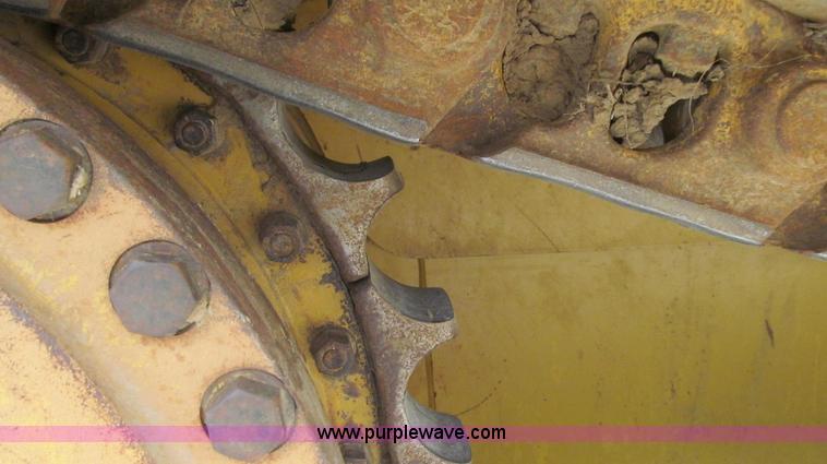 image for item G2084 2004 Caterpillar D6R DS LGP Series II dozer