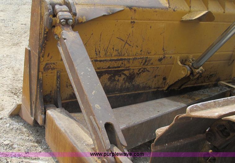image for item G2084 2004 Caterpillar D6R DS LGP Series II dozer