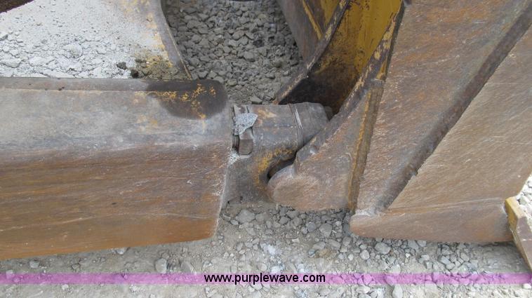image for item G2084 2004 Caterpillar D6R DS LGP Series II dozer