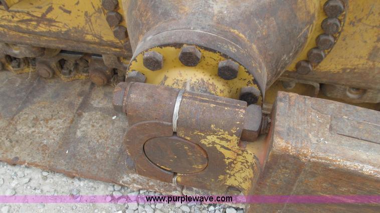 image for item G2084 2004 Caterpillar D6R DS LGP Series II dozer
