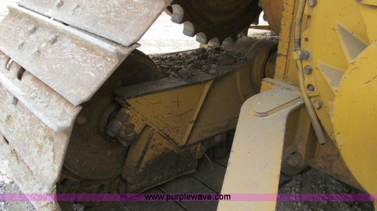 image for item G2084 2004 Caterpillar D6R DS LGP Series II dozer