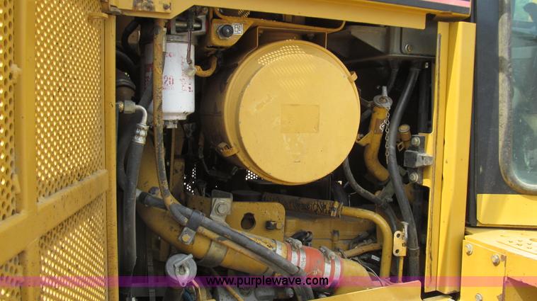 image for item G2084 2004 Caterpillar D6R DS LGP Series II dozer
