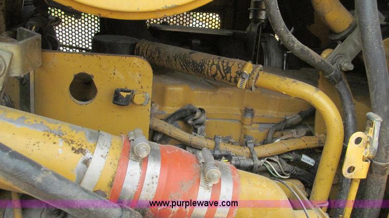 image for item G2084 2004 Caterpillar D6R DS LGP Series II dozer