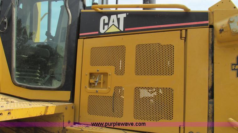 image for item G2084 2004 Caterpillar D6R DS LGP Series II dozer