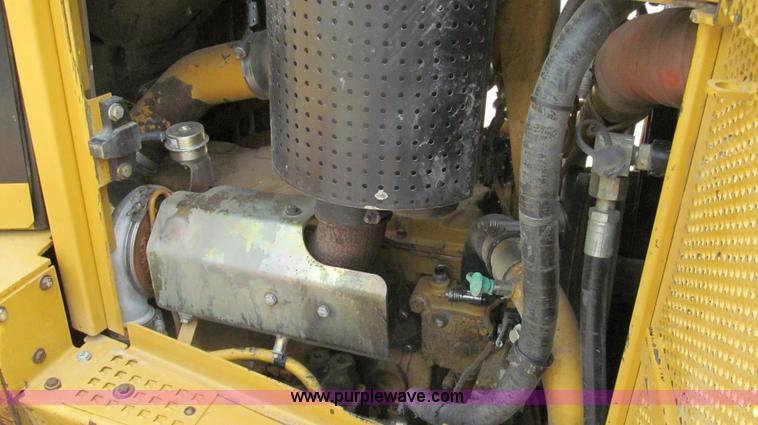 image for item G2084 2004 Caterpillar D6R DS LGP Series II dozer