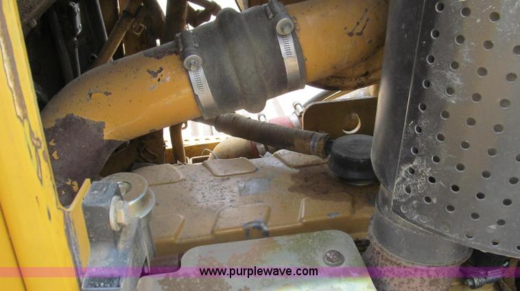 image for item G2084 2004 Caterpillar D6R DS LGP Series II dozer