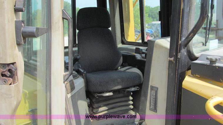 image for item G2084 2004 Caterpillar D6R DS LGP Series II dozer