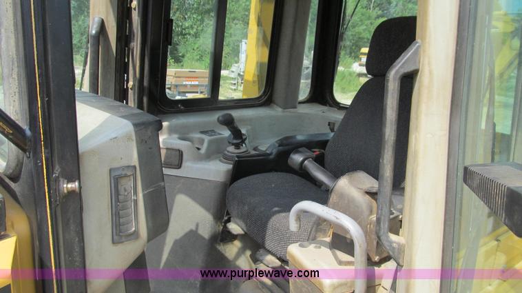 image for item G2084 2004 Caterpillar D6R DS LGP Series II dozer