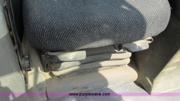 image for item G2084 2004 Caterpillar D6R DS LGP Series II dozer