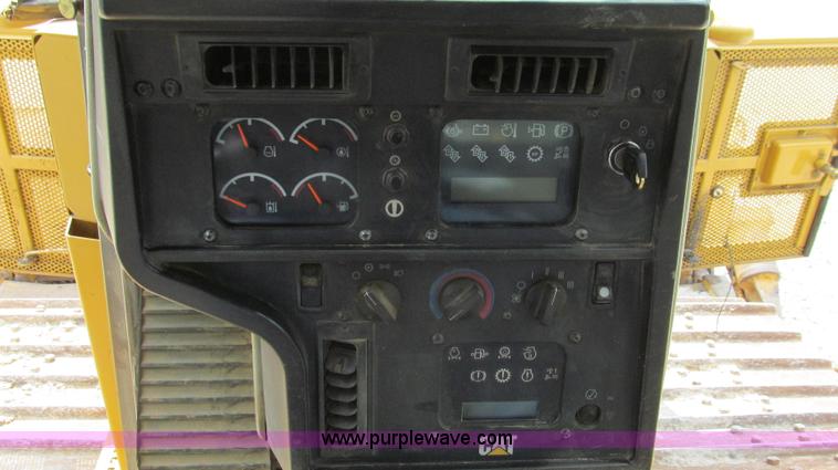 image for item G2084 2004 Caterpillar D6R DS LGP Series II dozer