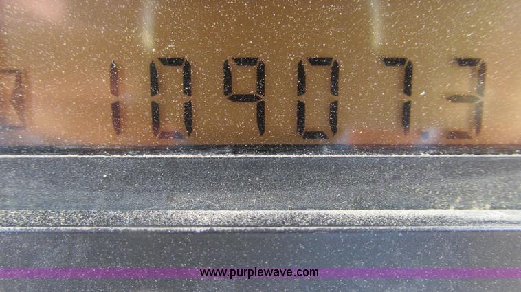 image for item G2084 2004 Caterpillar D6R DS LGP Series II dozer