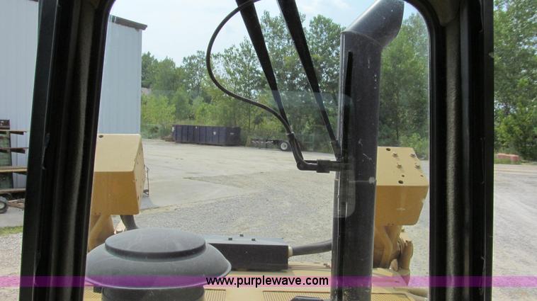 image for item G2084 2004 Caterpillar D6R DS LGP Series II dozer