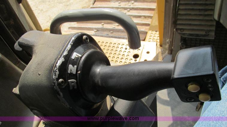 image for item G2084 2004 Caterpillar D6R DS LGP Series II dozer