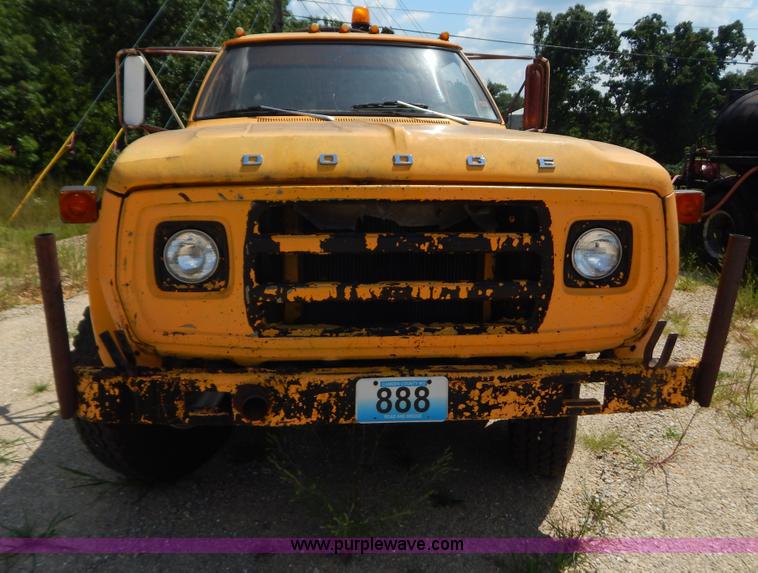 image for item G3474 1976 Dodge D800 oil distributor truck