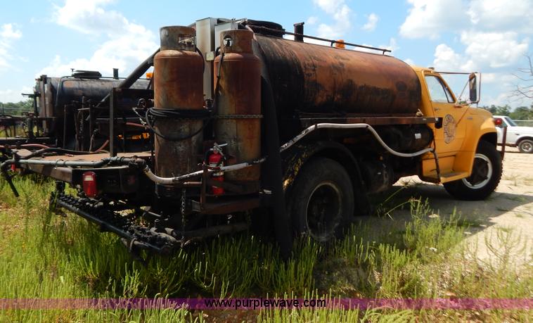 image for item G3474 1976 Dodge D800 oil distributor truck