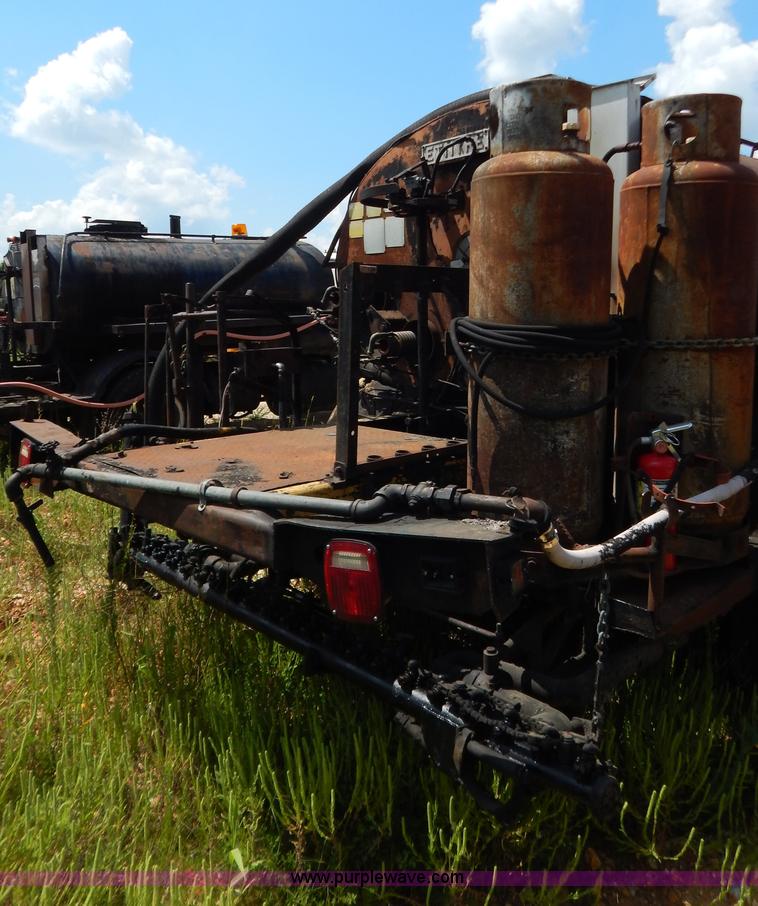 image for item G3474 1976 Dodge D800 oil distributor truck