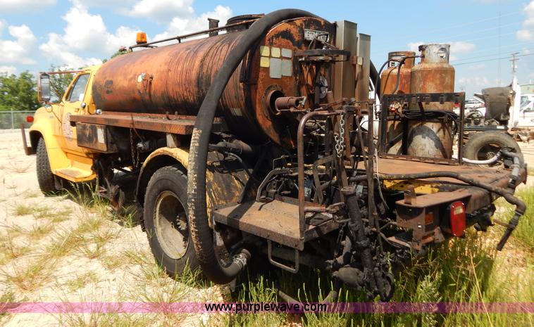 image for item G3474 1976 Dodge D800 oil distributor truck