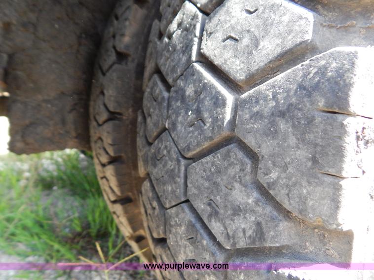 image for item G3474 1976 Dodge D800 oil distributor truck