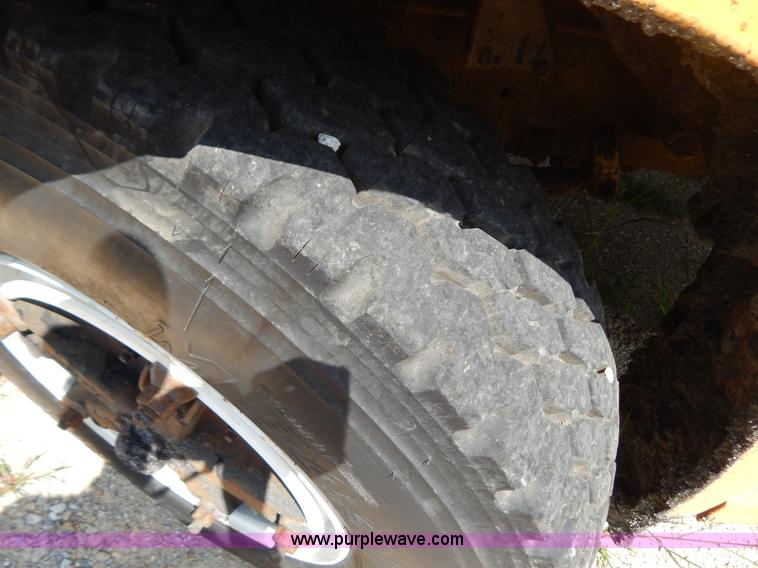 image for item G3474 1976 Dodge D800 oil distributor truck