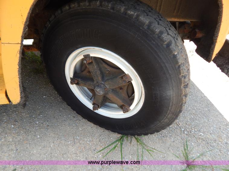 image for item G3474 1976 Dodge D800 oil distributor truck