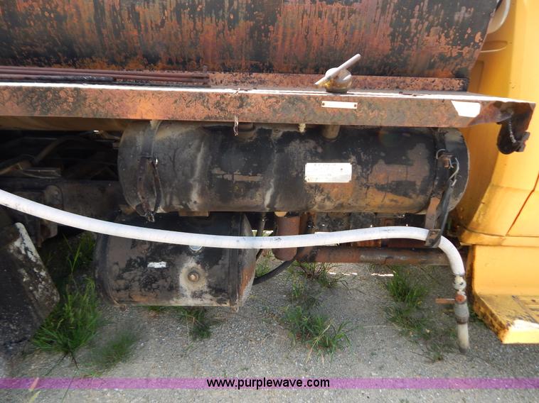 image for item G3474 1976 Dodge D800 oil distributor truck