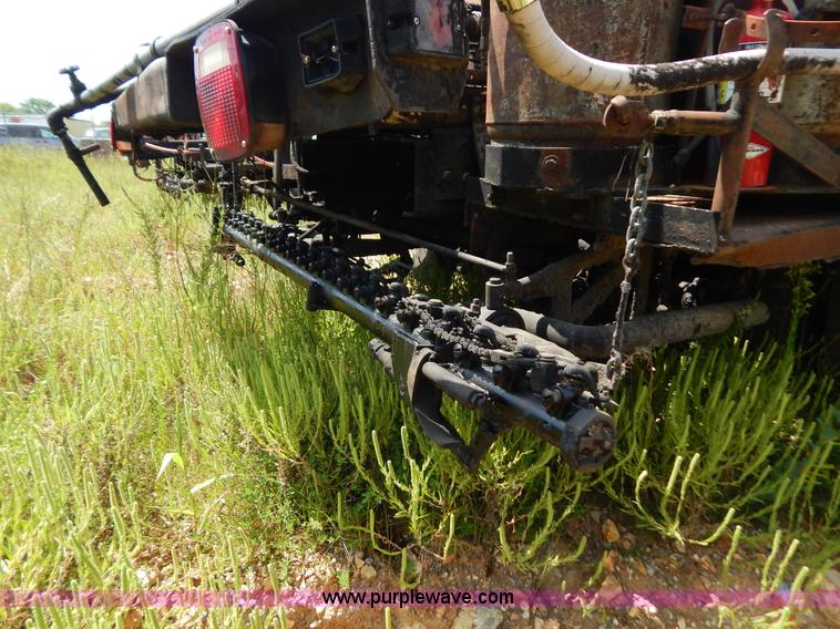 image for item G3474 1976 Dodge D800 oil distributor truck