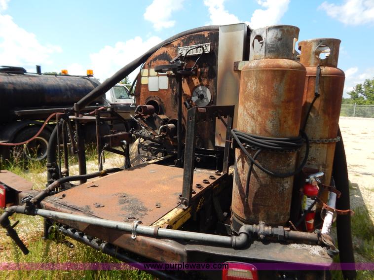 image for item G3474 1976 Dodge D800 oil distributor truck