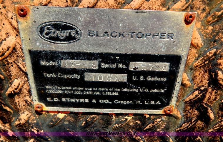 image for item G3474 1976 Dodge D800 oil distributor truck